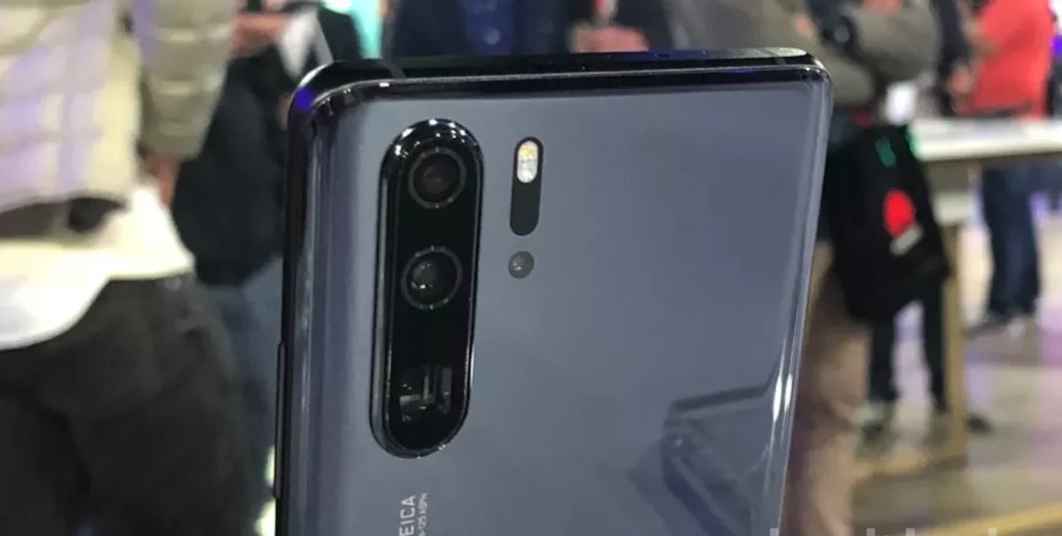 Câmera do Huawei P30 Pro na cor preta