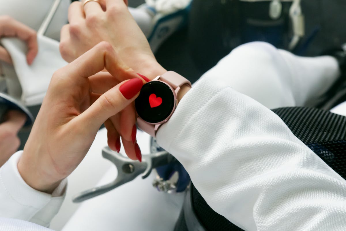 Smartwatch conta frequências cardíacas certo? Como conferir!