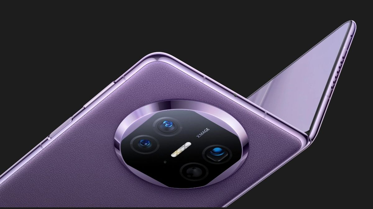 Destaque para câmera do celular Huawei Mate X5, na edição limitada roxa