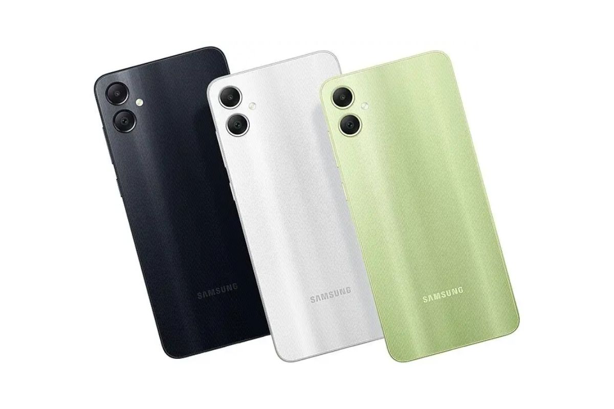 Imagem de divulgação do A05 Samsung em três cores: verde, branco e preto.