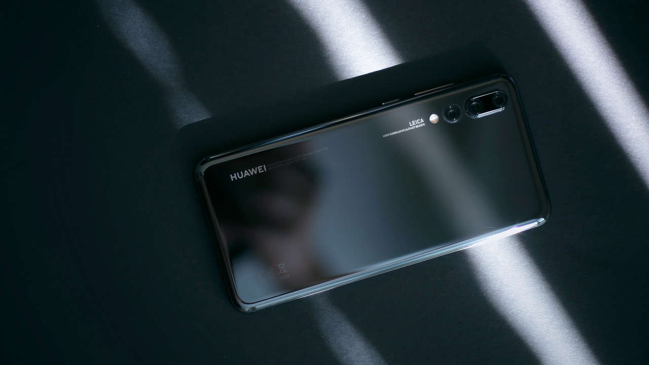Foto de um dos lançamentos de smartphones da Huawei para 2025