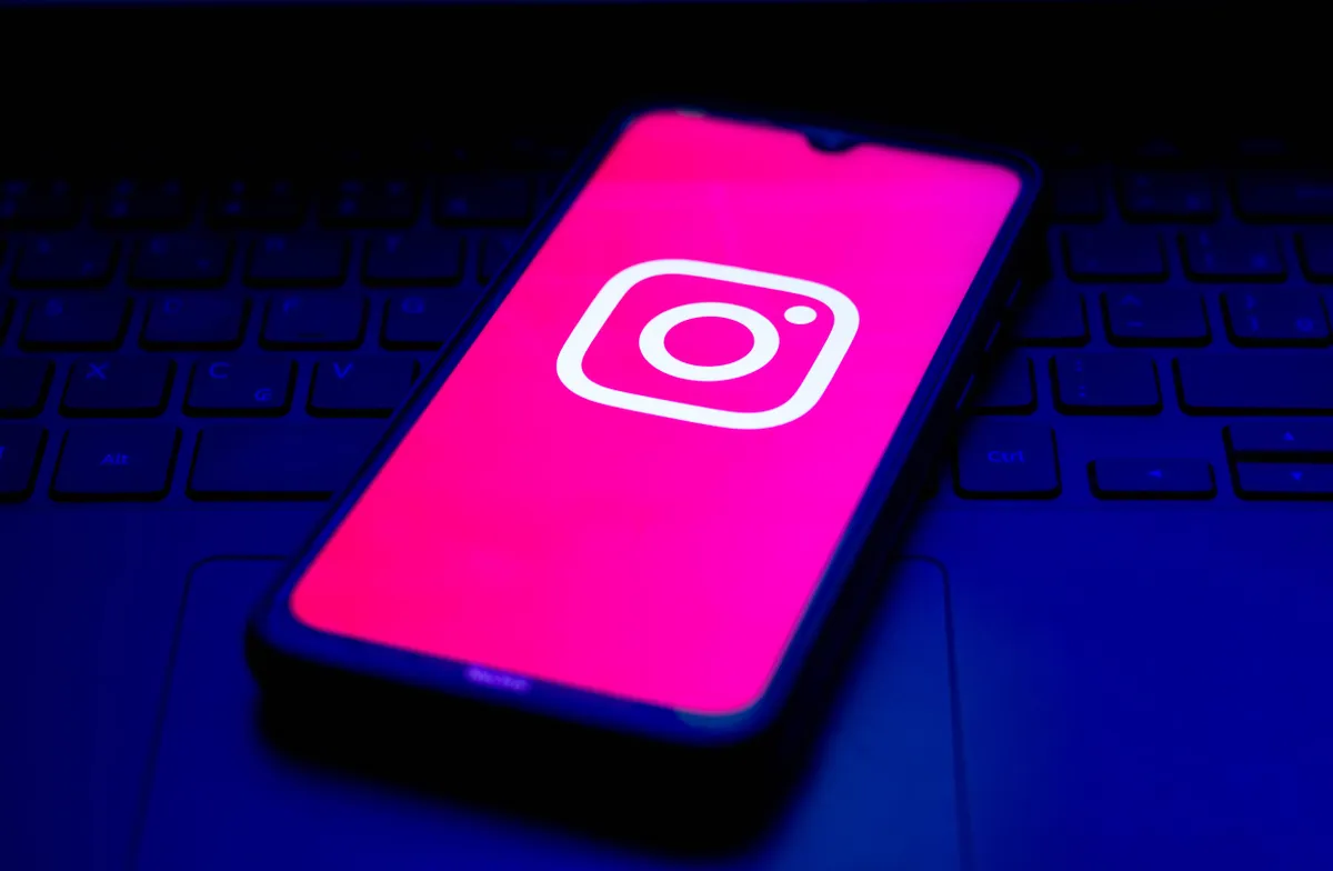 App do Instagram na tela de um celular