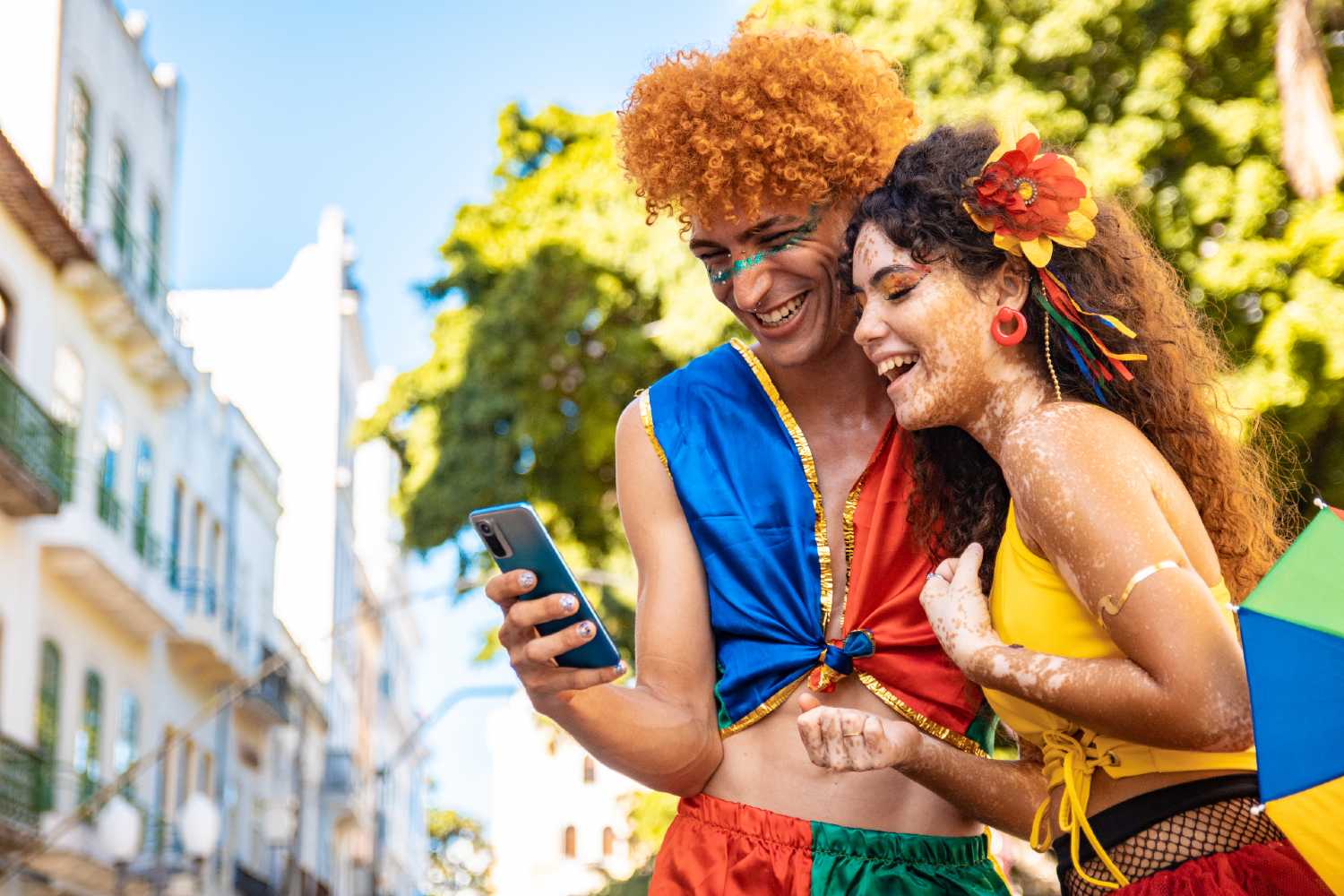 Celular no carnaval: saiba como proteger o aparelho durante a folia ...